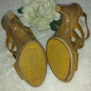 Sofft Shoes - Sofft Mustard Yellow Sandals Sofft Shoes - Sofft Mustard Yellow Sandals